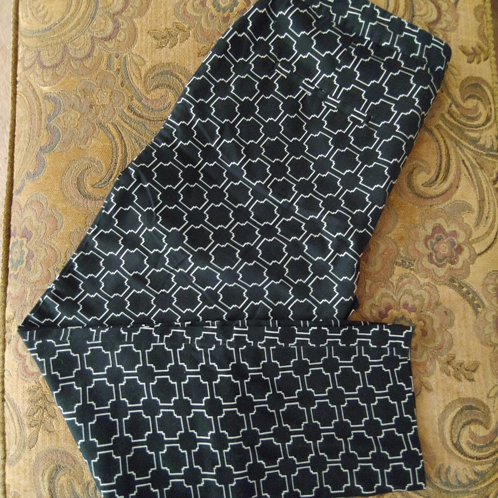 Amanda & Chelsea pants. Size 6.